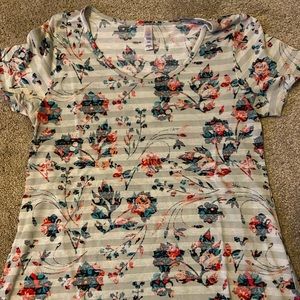 Lularoe Small Classic Tee